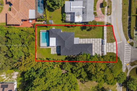 Casa en venta en Miami, Florida, 5 dormitorios, 207.82 m2 № 1966074 - foto 9