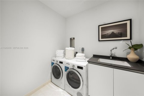 Condo in Miami, Florida, 3 bedrooms  № 1998121 - photo 30