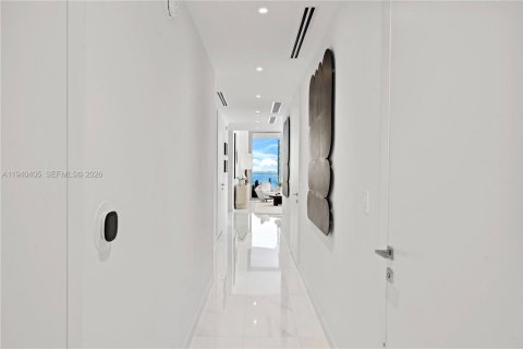 Condo in Miami, Florida, 3 bedrooms  № 1998121 - photo 15