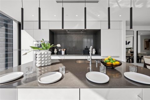 Condo in Miami, Florida, 3 bedrooms  № 1998121 - photo 12