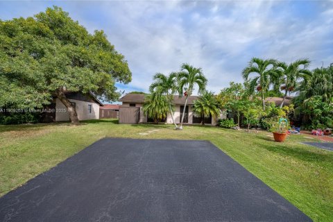 Touwnhouse à vendre à Miami, Floride: 2 chambres, 80.27 m2 № 1965535 - photo 22