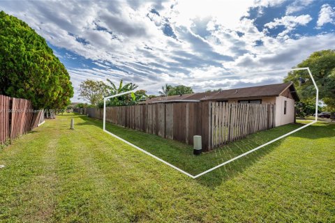 Touwnhouse à vendre à Miami, Floride: 2 chambres, 80.27 m2 № 1965535 - photo 20