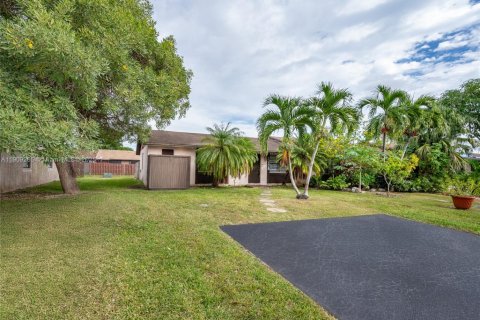 Touwnhouse à vendre à Miami, Floride: 2 chambres, 80.27 m2 № 1965535 - photo 1