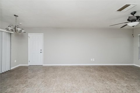 Casa en alquiler en Clearwater, Florida, 3 dormitorios, 110.93 m2 № 1882967 - foto 4