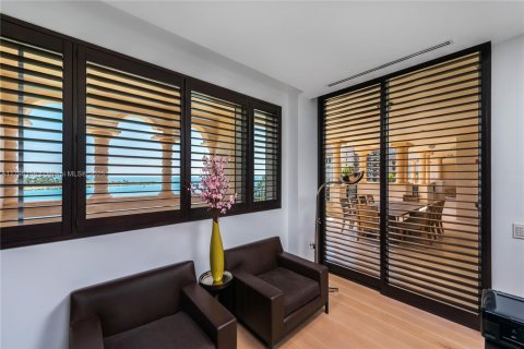 Condo in Fisher Island, Florida, 5 bedrooms  № 1860866 - photo 8