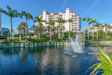 Condo in Fisher Island, Florida, 5 bedrooms  № 1860866 - photo 30