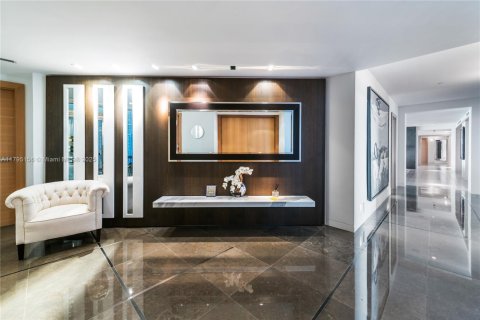 Condo in Fisher Island, Florida, 5 bedrooms  № 1860866 - photo 26