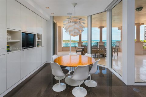 Condo in Fisher Island, Florida, 5 bedrooms  № 1860866 - photo 10
