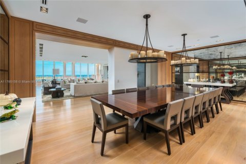 Condo in Fisher Island, Florida, 5 bedrooms  № 1860866 - photo 1