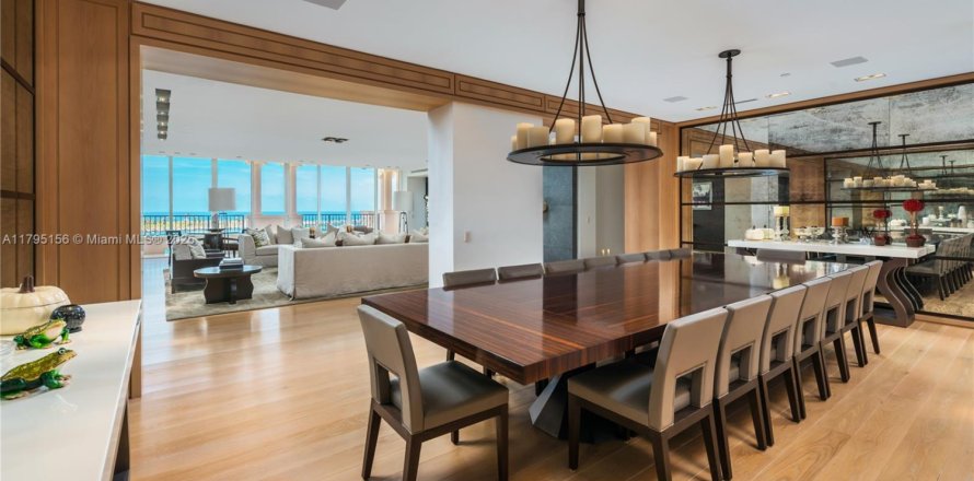 Condo in Fisher Island, Florida, 5 bedrooms  № 1860866