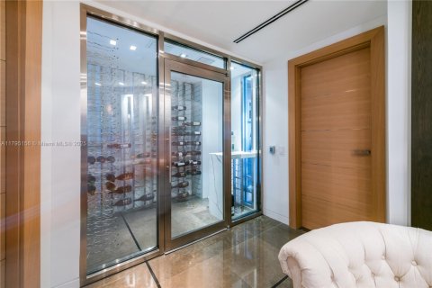 Condo in Fisher Island, Florida, 5 bedrooms  № 1860866 - photo 25