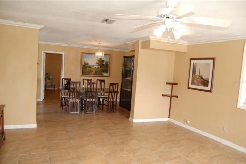 House in Fruitland Park, Florida 3 bedrooms, 222.97 sq.m. № 2136262 - photo 8
