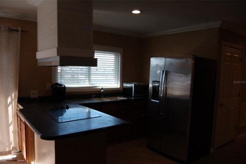 House in Fruitland Park, Florida 3 bedrooms, 222.97 sq.m. № 2136262 - photo 16