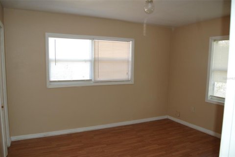 House in Fruitland Park, Florida 3 bedrooms, 222.97 sq.m. № 2136262 - photo 12