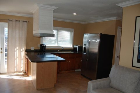 House in Fruitland Park, Florida 3 bedrooms, 222.97 sq.m. № 2136262 - photo 17