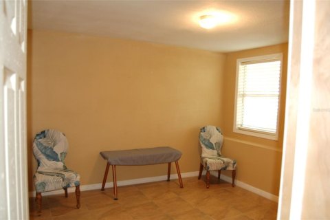 House in Fruitland Park, Florida 3 bedrooms, 222.97 sq.m. № 2136262 - photo 9