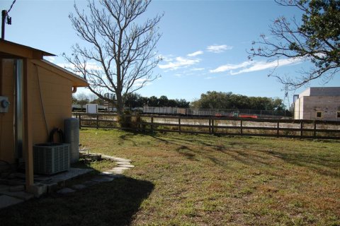 House in Fruitland Park, Florida 3 bedrooms, 222.97 sq.m. № 2136262 - photo 3