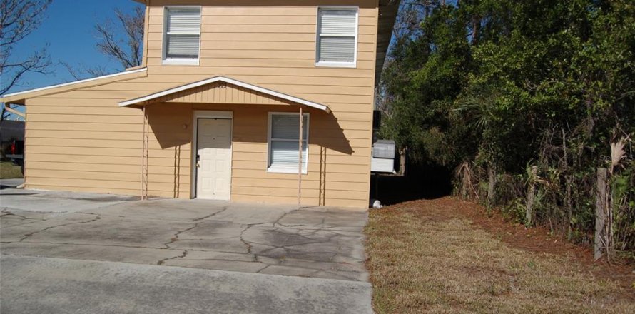 House in Fruitland Park, Florida 3 bedrooms, 222.97 sq.m. № 2136262