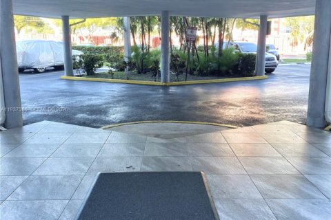 Appartement à louer à Miami, Floride: 1 chambre, 82.59 m2 № 1997515 - photo 2