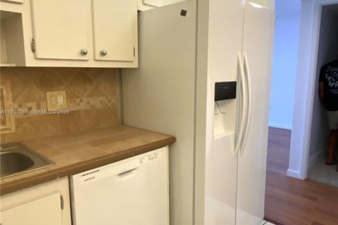 Appartement à louer à Miami, Floride: 1 chambre, 82.59 m2 № 1997515 - photo 9