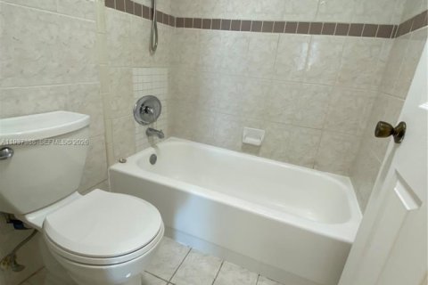 Appartement à louer à Miami, Floride: 1 chambre, 82.59 m2 № 1997515 - photo 25