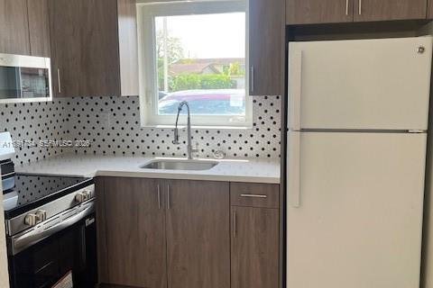 Appartement à louer à Hialeah, Floride: 2 chambres № 2052395 - photo 8