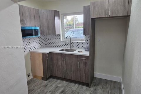 Appartement à louer à Hialeah, Floride: 2 chambres № 2052395 - photo 2