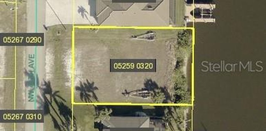Land in Cape Coral, Florida № 1673280