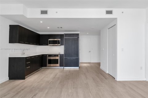 Купить кондоминиум в Майами, Флорида 1 спальня, 73.58м2, № 1961663 - фото 15