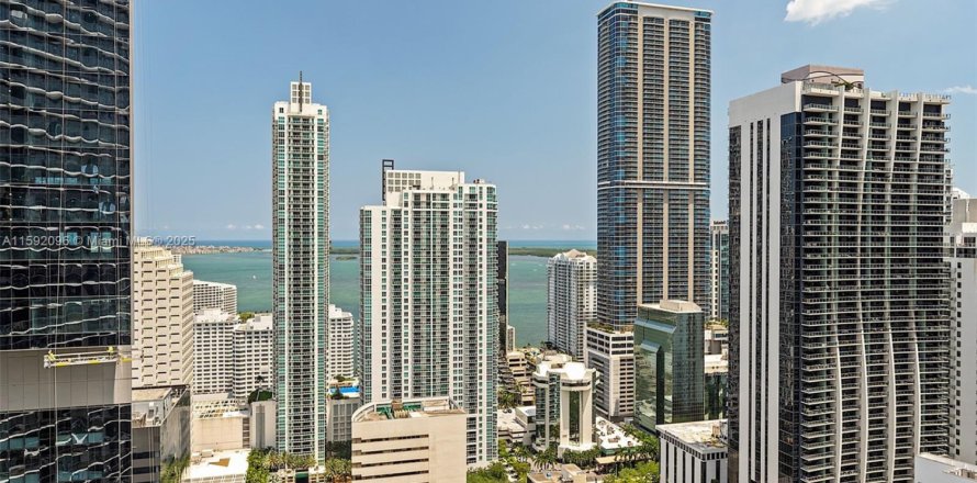 Кондоминиум с 1 спальней в Майами, Флорида № 1961663