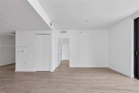 Купить кондоминиум в Майами, Флорида 1 спальня, 73.58м2, № 1961663 - фото 17