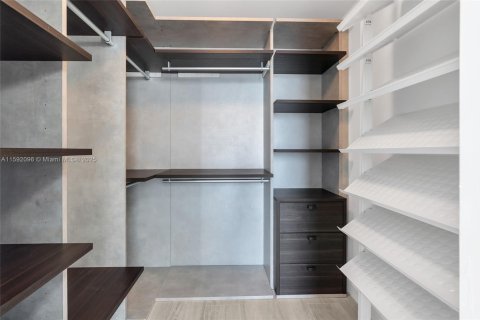 Купить кондоминиум в Майами, Флорида 1 спальня, 73.58м2, № 1961663 - фото 23