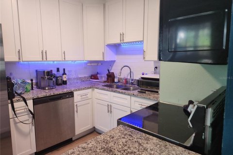 House in Ruskin, Florida 4 bedrooms, 161.65 sq.m. № 1801406 - photo 14