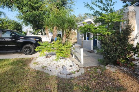 House in Ruskin, Florida 4 bedrooms, 161.65 sq.m. № 1801406 - photo 4