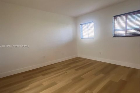 Condominio en alquiler en Miami, Florida, 1 dormitorio, 62.24 m2 № 2026432 - foto 5