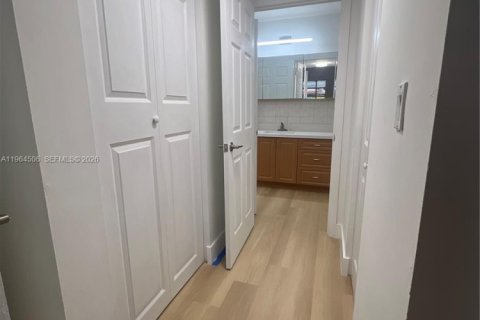 Condominio en alquiler en Miami, Florida, 1 dormitorio, 62.24 m2 № 2026432 - foto 8