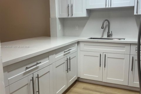 Condominio en alquiler en Miami, Florida, 1 dormitorio, 62.24 m2 № 2026432 - foto 2