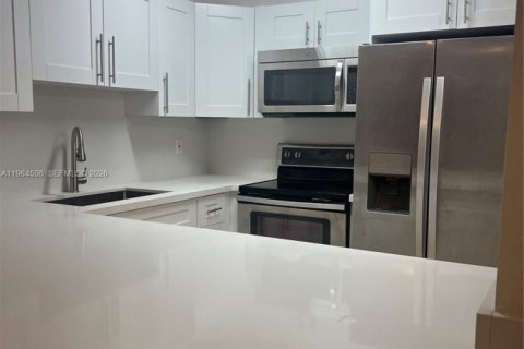 Condominio en Miami, Florida, 1 dormitorio  № 2026432