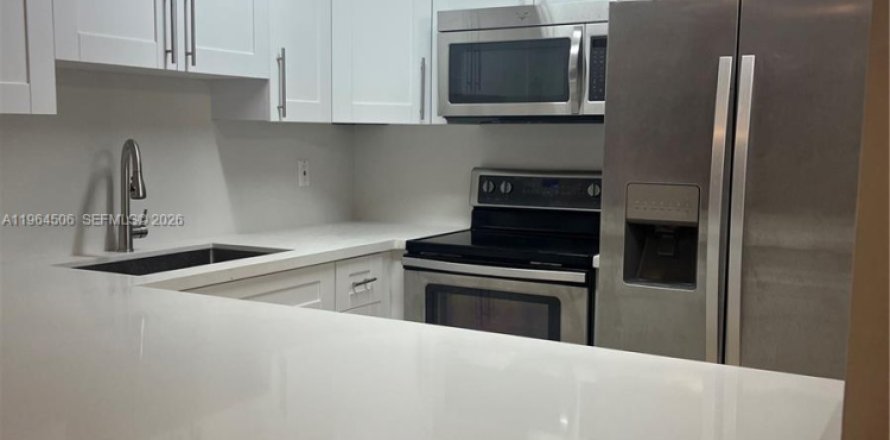 Condominio en Miami, Florida, 1 dormitorio  № 2026432