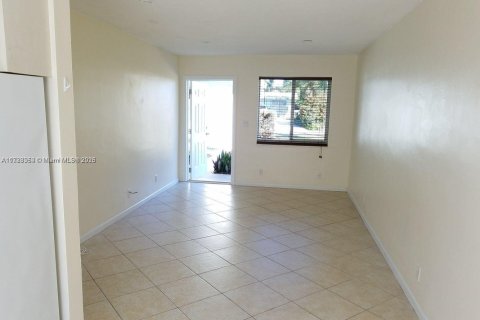 Immobilier commercial à vendre à Pompano Beach, Floride: 268.21 m2 № 2021554 - photo 2