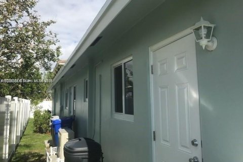 Immobilier commercial à vendre à Pompano Beach, Floride: 268.21 m2 № 2021554 - photo 14