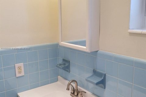 Immobilier commercial à vendre à Pompano Beach, Floride: 268.21 m2 № 2021554 - photo 11