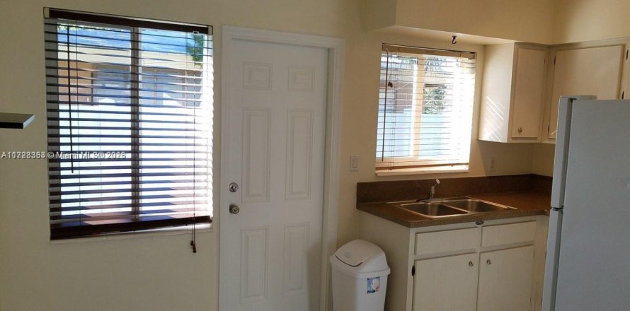 Immobilier commercial à Pompano Beach, Floride 268.21 m2 № 2021554