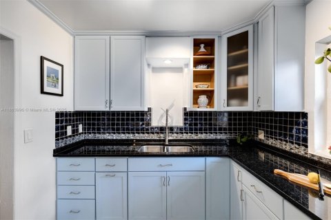 Villa ou maison à vendre à Miami, Floride: 2 chambres, 106.47 m2 № 1891190 - photo 9