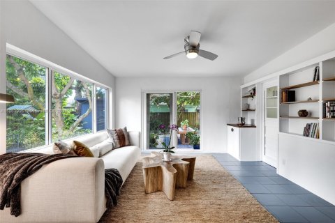 Villa ou maison à vendre à Miami, Floride: 2 chambres, 106.47 m2 № 1891190 - photo 11