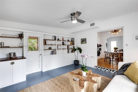 Villa ou maison à vendre à Miami, Floride: 2 chambres, 106.47 m2 № 1891190 - photo 12