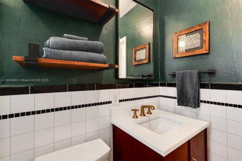 Villa ou maison à vendre à Miami, Floride: 2 chambres, 106.47 m2 № 1891190 - photo 17