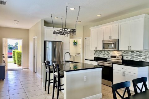 Adosado en venta en Davenport, Florida, 4 dormitorios, 180.97 m2 № 1831627 - foto 7