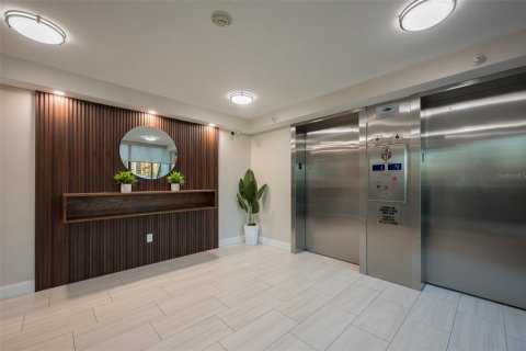 Condo in Sarasota, Florida, 2 bedrooms № 2149467 - photo 5
