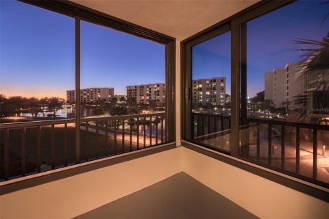 Condo in Sarasota, Florida, 2 bedrooms № 2149467 - photo 28